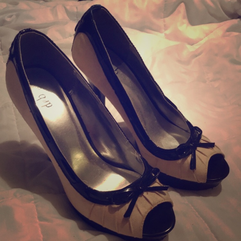 Black and white bow heels